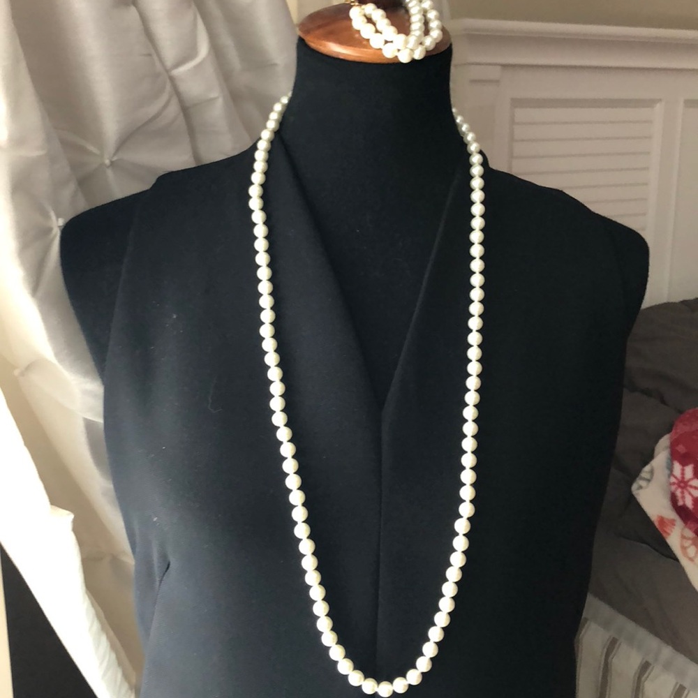 Pearls !   Necklace and bracelet-matched set.